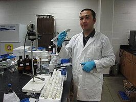 Yuhui Jin working in the lab